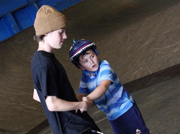 <!--askate2017-->

SPoT team rider Wes Box helps this kid get balanced.