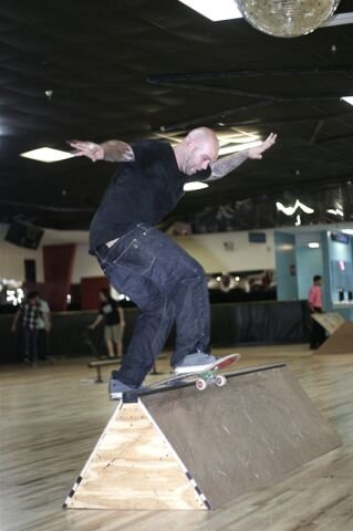 Frosty, frontside boardslide