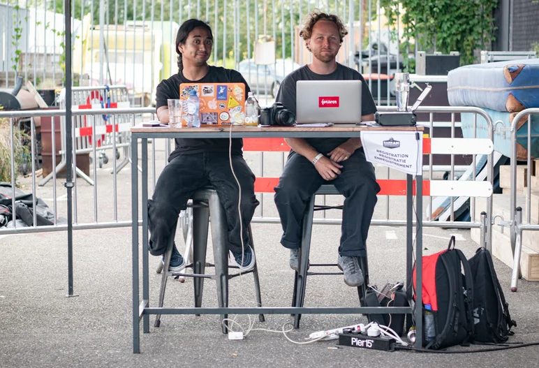 Finally things clear out for the registration boys.

<!--damnambreda22practice-->