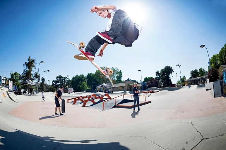 <!--daww19practice-->

Ty Tarzetti puts the Tre at bay.
