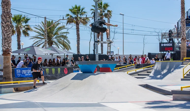 <!--17proopen-arcturo-->

Marek	Zaprazny	warming	up	with	a	backside	flip	over	the	volcano. 