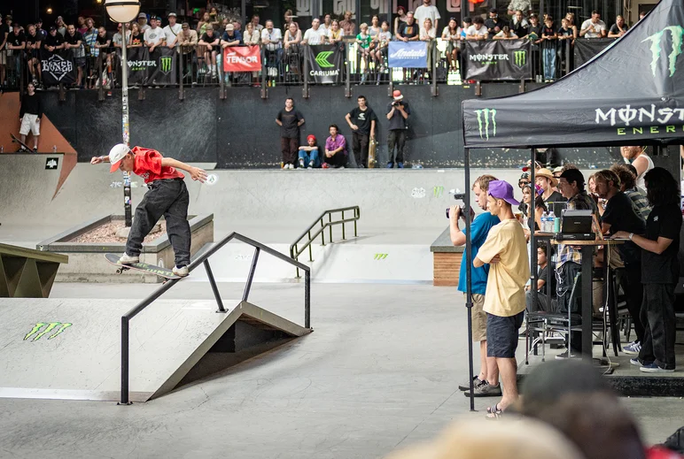 Liam Le Franc puts it on for the crowd during the finals.

<!--damnambreda22finalsphotos-->