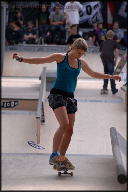 Amsterdam - skater girl