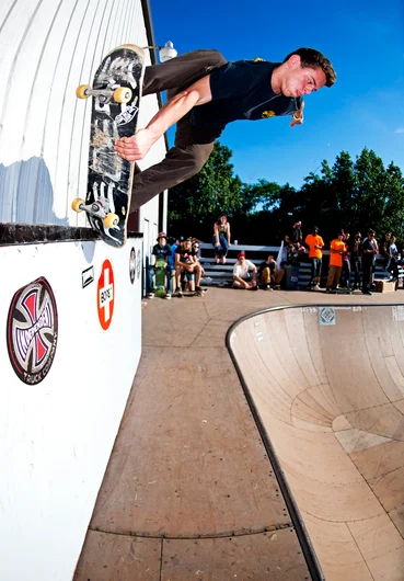 <!--daatlfriday-->

Gus Gordon with the quickness, Backside Nosepick straight back into the pit.