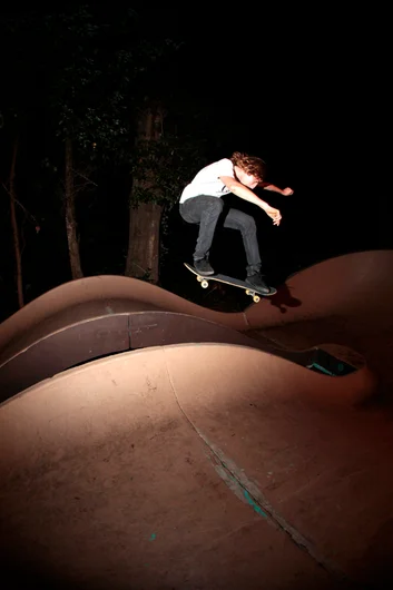 <!--exp115-->

Kanaan showed us the ropes on how you skate this thing and how you transfer from one side.