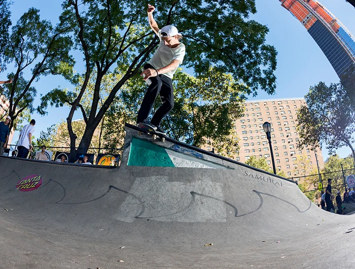 <!--danyc17-finals-->

Mann! Can this boy roll!! Jereme Knibbs Backtail from low to high and pops back to low again.