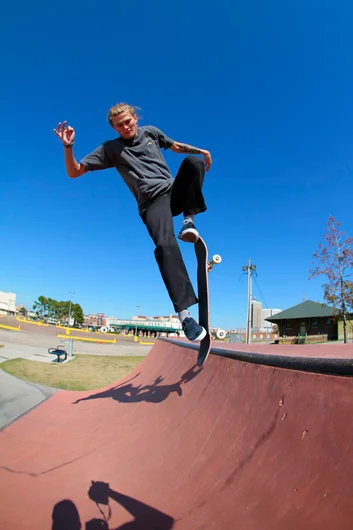 <!--txrt14-->

Eric McKenney finally got to skate after working all weekend. Front nose blunt on the quarter.