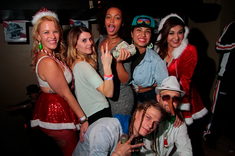 <!--brokexmas15-->

Show em what that booty made you.  $$$$