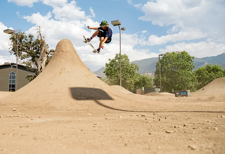 <!--daww17prac-->

The Dirt yuh Dummy!!  Manny Gomez takes one to Fakie.