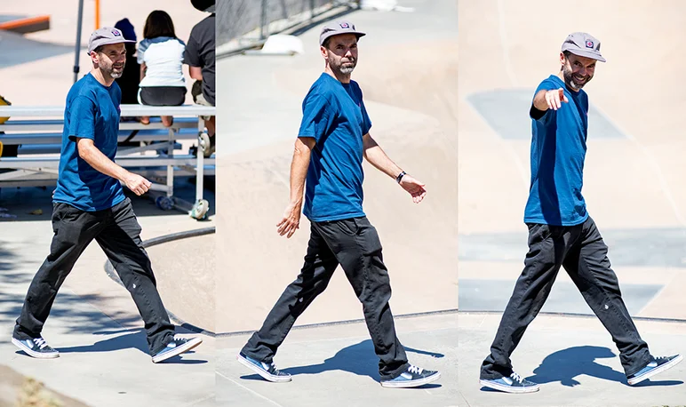 <!--daww19quals-->

Paul also gives his jolly morning salutations but on foot.

