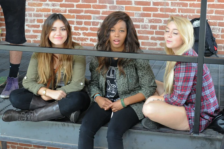 That's Erica Yary's sister there on the left.  Nice to see she's also a skateboard fan.<!-- Damn Am Los Angeles 2013 Sunday -->