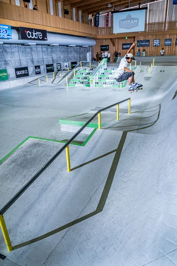 If you wear sunglasses on top of your hat you better be doing shit like this.

<!--damnamjapan2023mensqualifiers-->