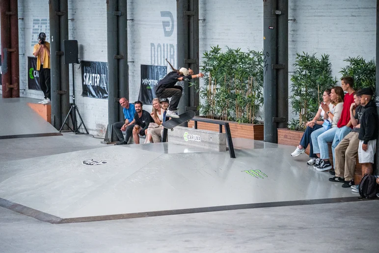 Tre flip over the hip to bolts with ease from Julian

<!--damnamnetherlandsday3-->