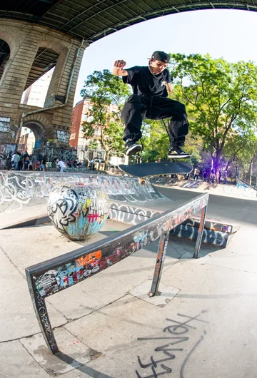 No secret, Greg Rodriguez Kickflips Frontside into stu no problem; this time to Front-Lip. 

<!--damnamnyc2022day1-->