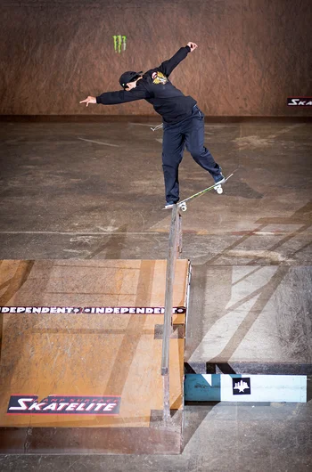 <!--pro20finals-->

Kelvin Hoefler storms thru the Semi-Finals with a Gap Backside Noseblunt Slide.