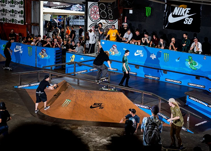 <!--am16satphotos-->

Das Pinch Ambassador, Jamie Foy Back Overcrooks to Fakie into the Plow.
