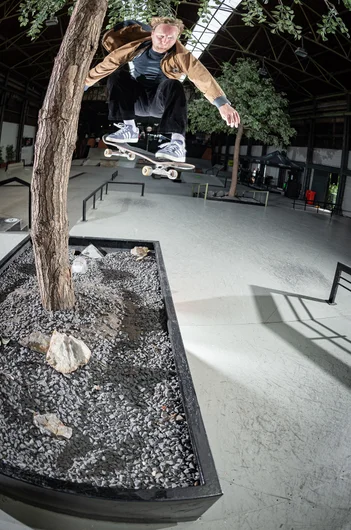 Registration, judge, and overall dogooder Derick Glancy gets a lil’ airtime in before work time.

<!--damnambreda22finalsphotos-->