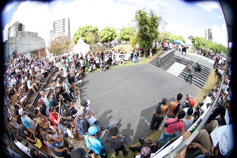 The crowd was hyped.

<!--vjamsuzano-->
