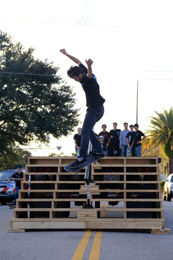 <!--wh15-->

Local favorite Chad Poore was on the scene as well. He probably landed nearly 30 tricks during this jam, but here is a frontside feeble that I was able to capture. Point that toe, Chad!