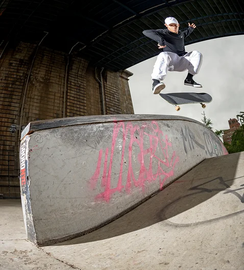 <!--danyc18practice-->

Newly recruited by Flip Skateboards, Lucas Rabelo takes note with a Kickflip Crook.
