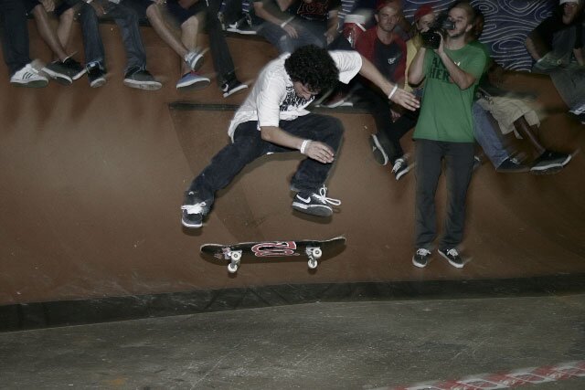 eS Game of SKATE at SPoT 2009 - Mike Espinosa 