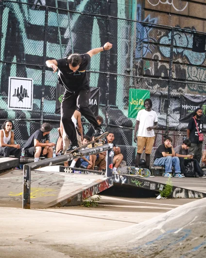 Jonathan closed out his run with a locked in gap to noseblunt.


<!--damnamnyc23-day2-->