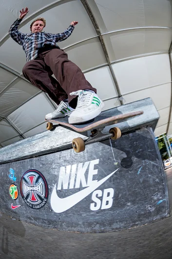 <!--daaus-fri-->

Registration Tycoon, Derick Glancy does a bang-up sticker job and points his Back Smith at it; Yes Derick we see your sticker work..great job man.