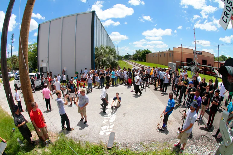 <!--gsd16-->

Sold circle crowd. I wish we could roll with this many kids every time we went skating.