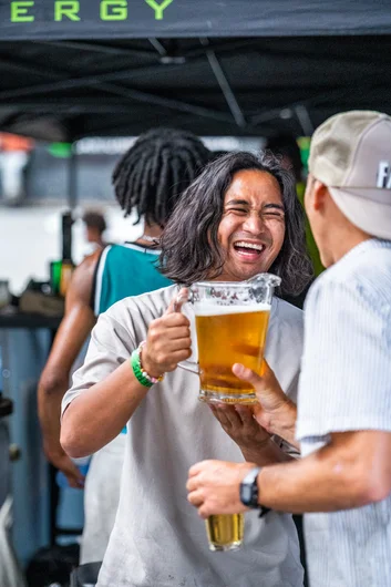 Yo Sam give that dude his pitcher of beer back!

<!--damnamnetherlandsday3-->