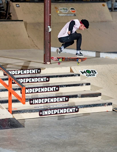 <!--da-atl17-finals-->

Lazer Crawford doesn’t feel the pressure to be the Lazer Flip guy and opts for a Hardflip.