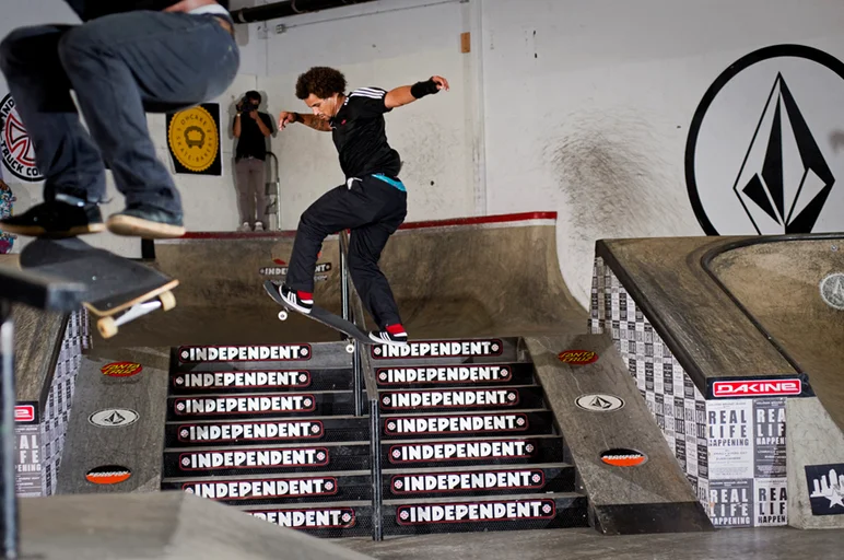 <!--dacm16-quals-->

Blake Johnson shows off his stripes with a Front Blunt Slide, while Solomon thinks to himself why waste a frame and throws a Backside Flip in the foreground.