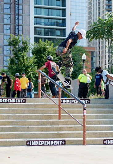 <!--dachi18bt-->

Lucas Rabelo pre-games BT before the kill with a KF Backside Noseblunt.
