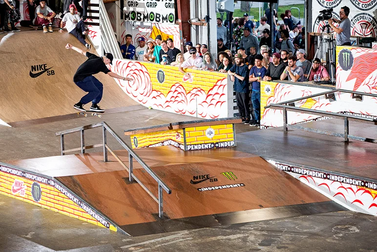 <!--am17sunday-->

Jake Ilardi is quite the showman, Back Lip puttin’ it on for the crowd.