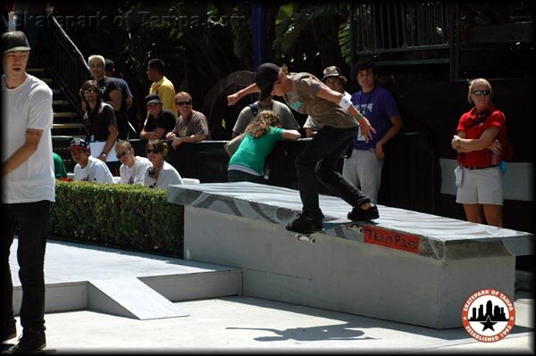 Ryan Sheckler - backside tailslide on the ledge