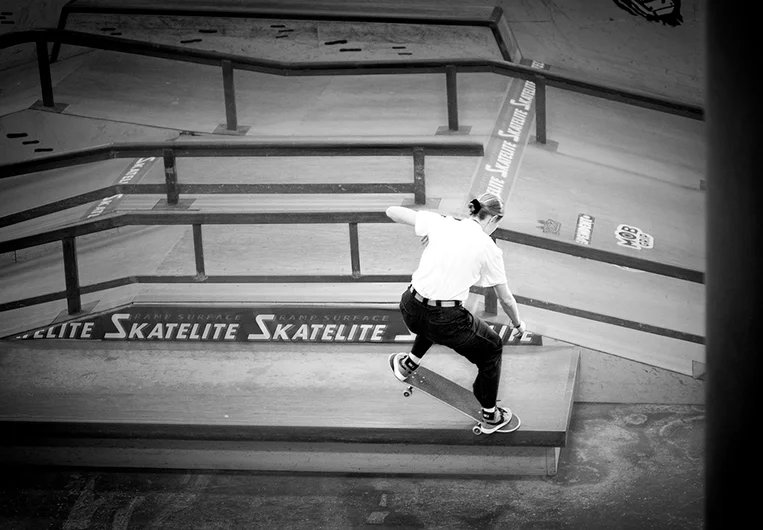 <!--pro20womenquals-->

All the way from Malmo, Sarah Meurle gets in a Nosegrind.
