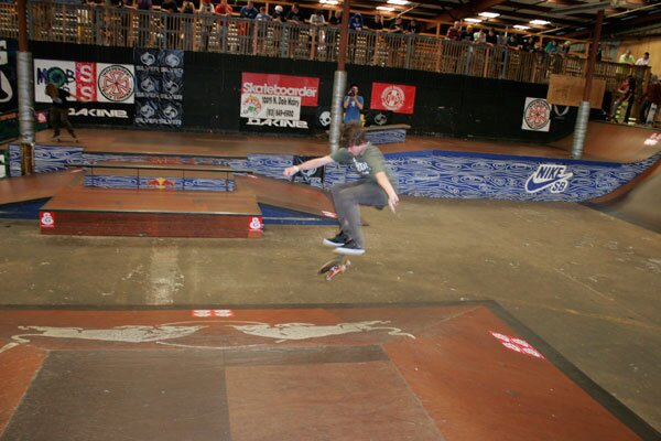 Progressive kid, frontside flip