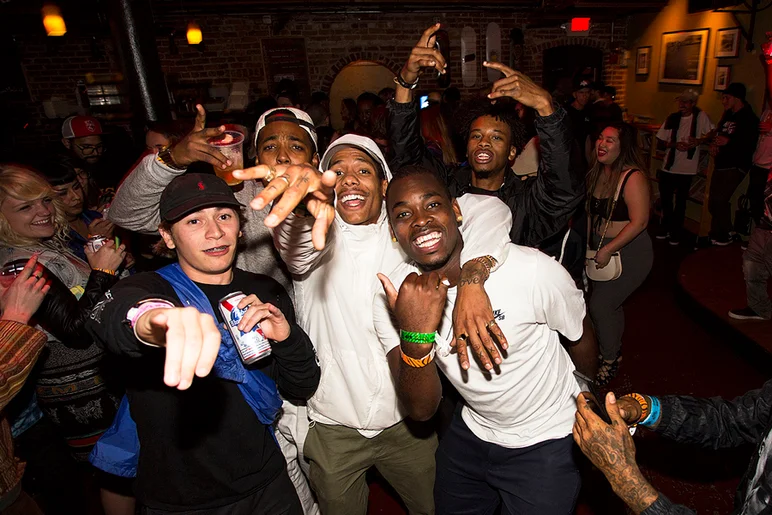 <!--pro16sunnight-->

Theotis and Boo keeping the dancefloor lit!