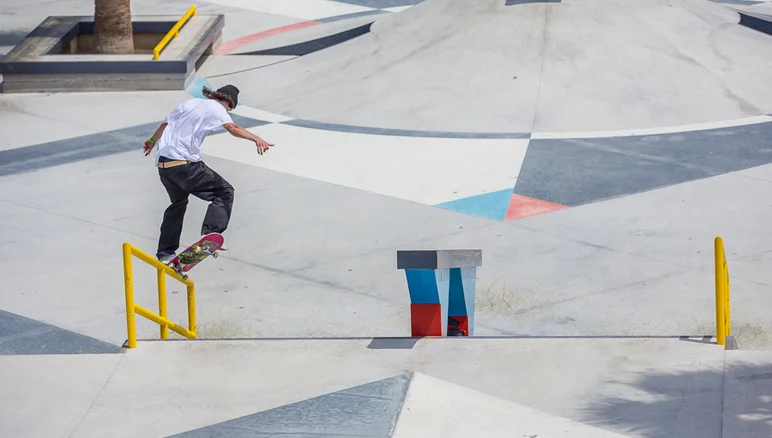 <!--17proopen-arcturo-->

Tom	Asta - Nollie	Crooked	Grind. 