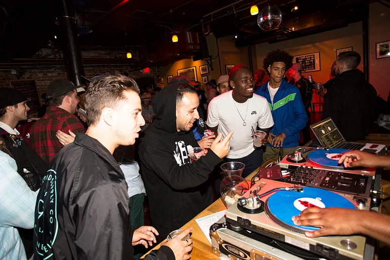 <!--pro16sunnight-->

TJ Rogers and Theotis getting their requests in.