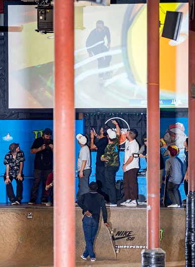 <!--am16sun-->

At this point, Midler is in the lead as Dashawn patiently waits for his score.