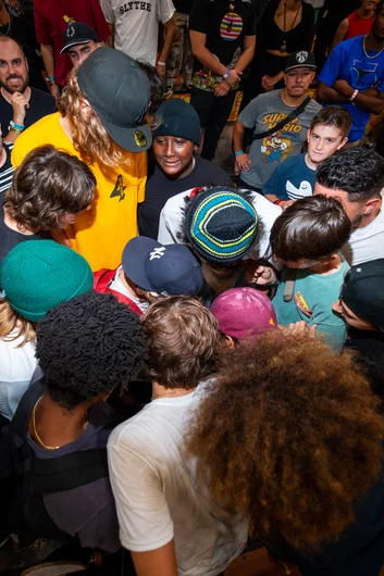 Not sure what was going on here, but something interesting was happening on a phone.

<!--TampaAm21Finals-->