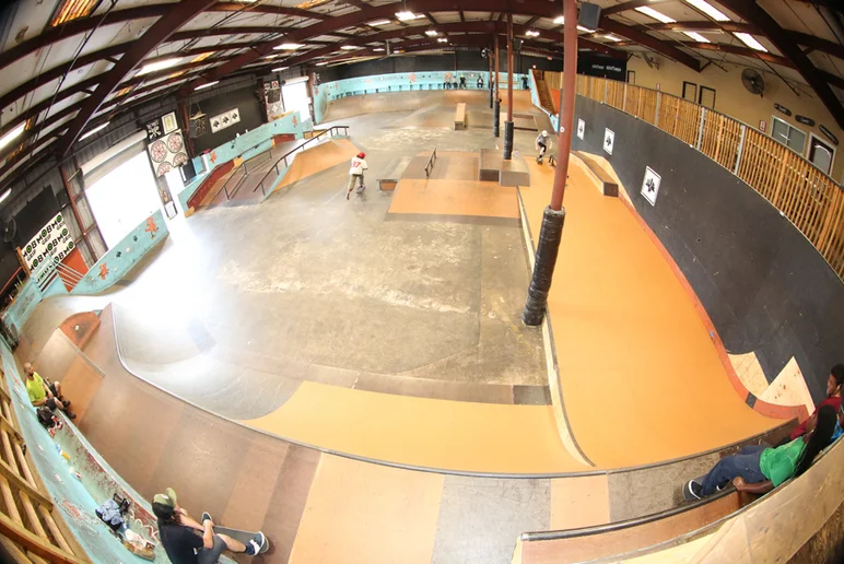 <!--coursephotos16-part2-->
Robby2packs doing what he does best.