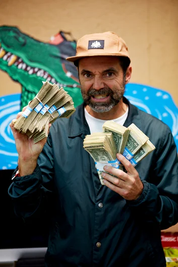 Paul Zitzer ready to give away some dollaz!!

<!--TampaAm21Finals-->