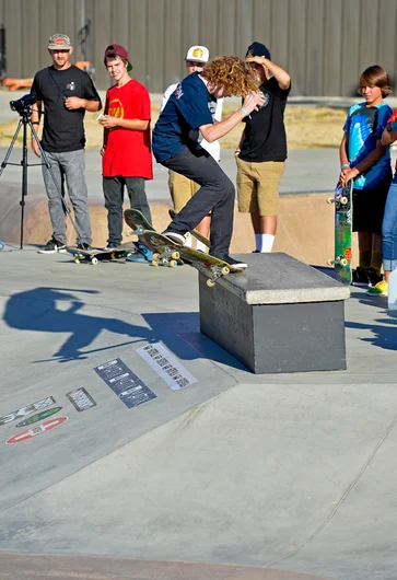 <!--ww14day2-->

Pierce Brunners again this time with a front crook, grinding for the masses.



