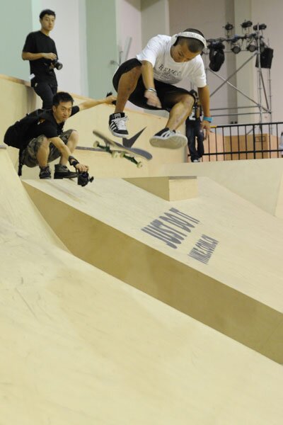 Damn Am Shanghai: Adee's got a frontside big spin