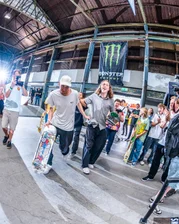 Simon running to cla