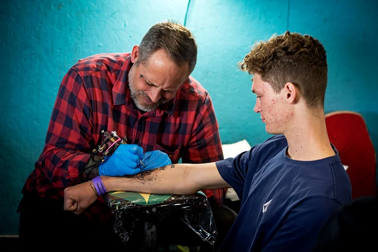 <!--pro20womenquals-->

Meanwhile the guys are out back gettin’ tattoos.
