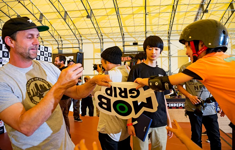 <!--daja18finals-->

Lil game of sticker tug-o-war.
