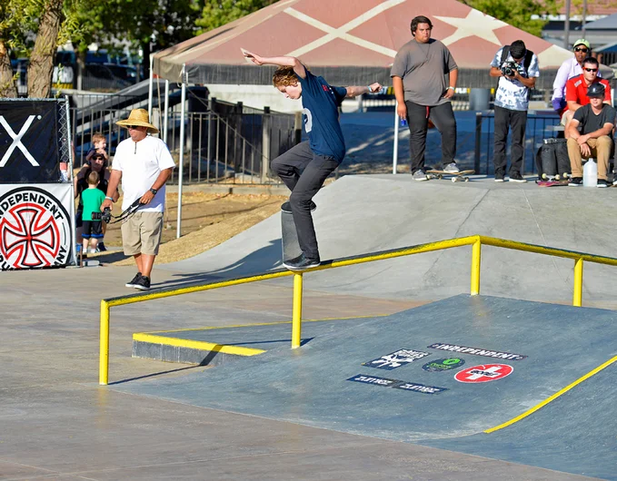 <!--ww14day2-->

The Brunners twins are here!  This time it's Pierce with a noseblunt slide.




