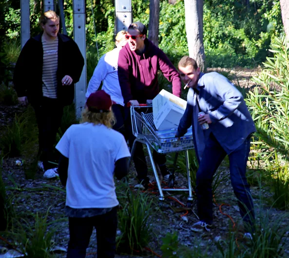 <!--daaus-qual-->

Uh-Oh! the bad boy party boys are showin up!